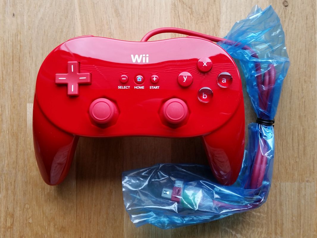 Hardware for Xenoblade Chronicles (Wii) (Bundled with Red Classic Controller Pro): Red Classic Controller Pro