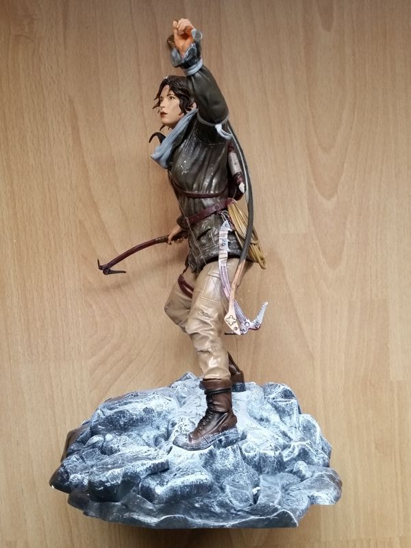 Extras for Rise of the Tomb Raider (Collector's Edition) (Windows): Lara Croft statue - Right