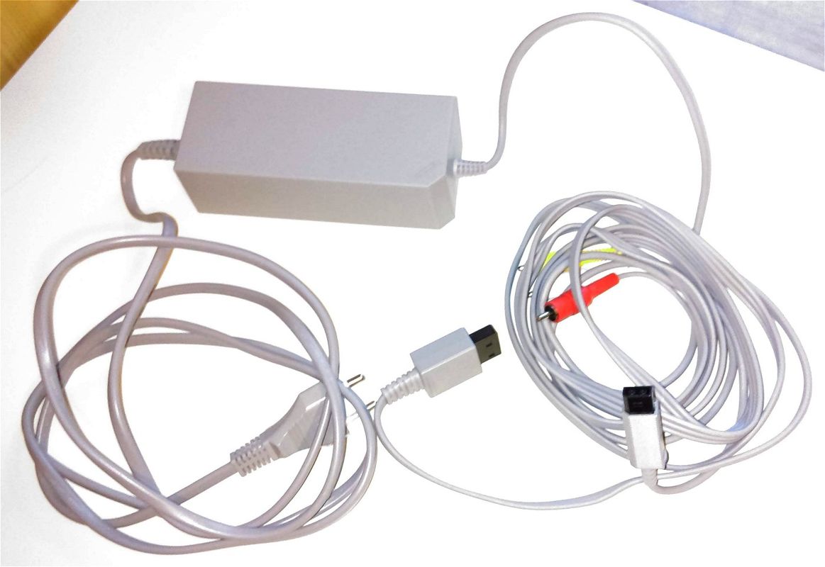 Hardware for Wii Sports (Wii) (Bundled with Wii): Wii - Power Supply & A/V Cables