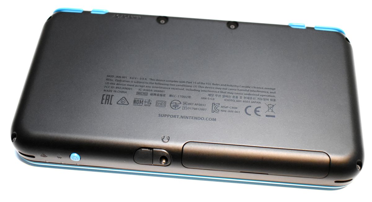 Hardware for New Nintendo 2DS LL (included games) (New Nintendo 3DS) (Black×Turquoise (ブラック×ターコイズ) version): Bottom