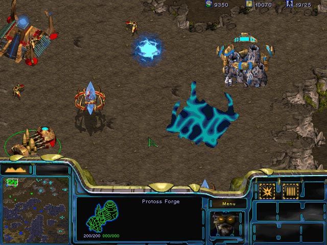StarCraft Screenshot (Blizzard Entertainment website, early 1998): The Protoss warp in their buildings and soldiers from their homeworld.