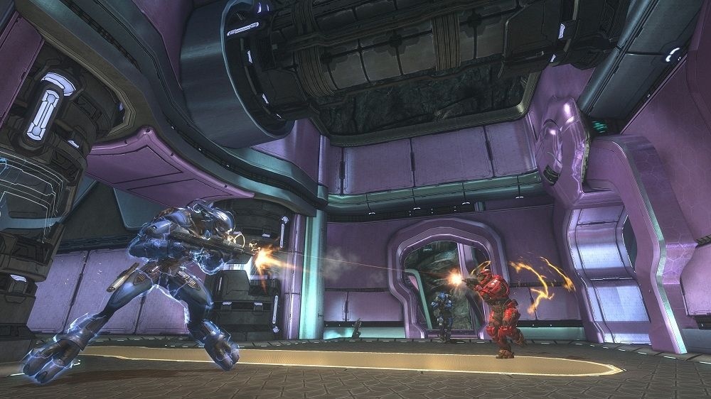Halo: Combat Evolved - Anniversary Screenshot (Xbox.com product page): Elite vs Spartan
