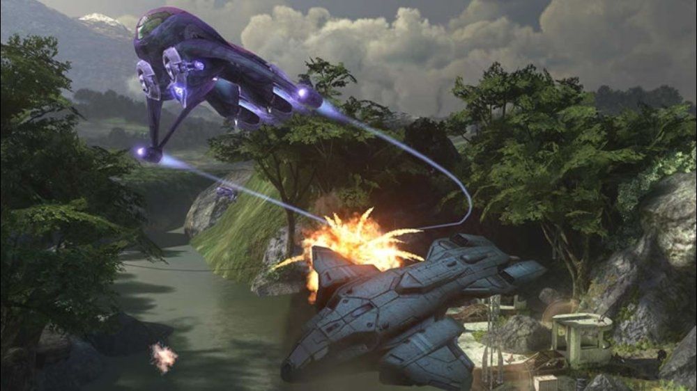Halo 3 Screenshot (Xbox.com product page): A Banshee shooting down a Pelican