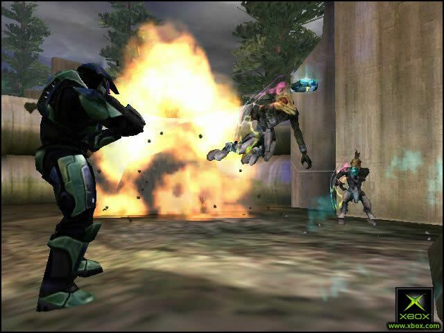 Halo: Combat Evolved Screenshot (Xbox.com product page): Blowing up Jackals with a fragmentation grenade