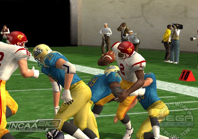NCAA College Football 2K3 Screenshot (Sega E3 2002 Press Kit): Bruins Trojans (PlayStation 2)