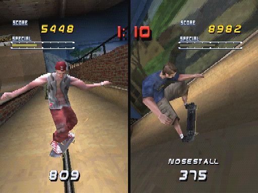 Tony Hawk's Pro Skater 2 Screenshot (Neversoft.com, 2000): Split screen skating