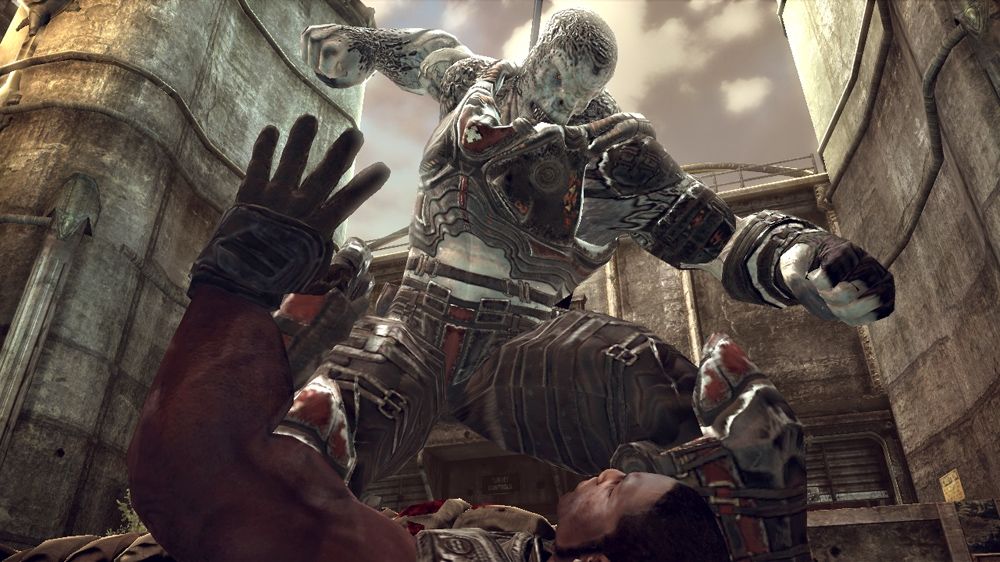 Gears of War 2 Screenshot (Xbox.com product page): Using an execution to kill a human