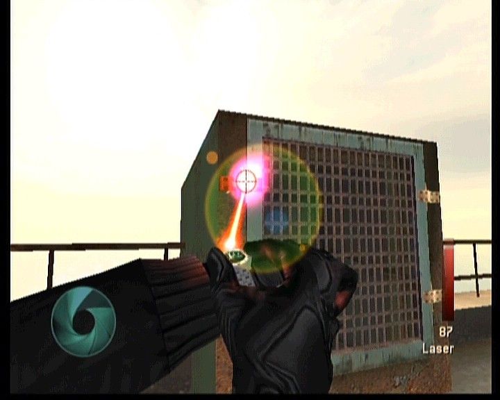 007: Nightfire (Xbox) screenshot: Another one of the classical gadgets, wrist watch with a laser.