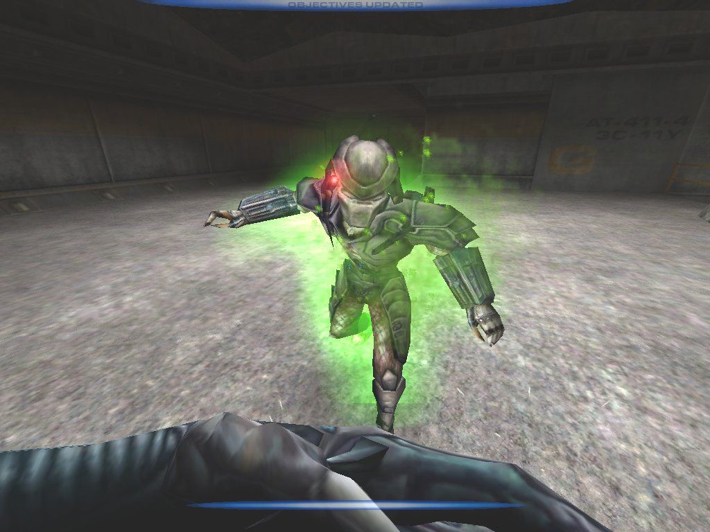 Aliens Versus Predator 2 (Windows) screenshot: Battling a Predator while playing as an alien