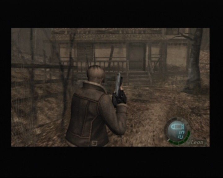 Resident Evil 4 (PlayStation 2) screenshot: A cabin... there must be some friendly people nearby
