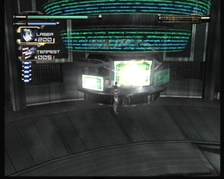 Dino Crisis 3 (Xbox) screenshot: Correcting the energy flow at the main computer.