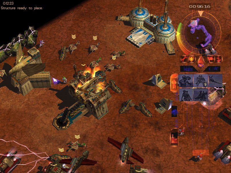 Emperor: Battle for Dune (Windows) screenshot: I've tried quick and swift victory, but instead, I got overran with enemy troops. The lesson: building heavy defences is more then just necessary sometimes.