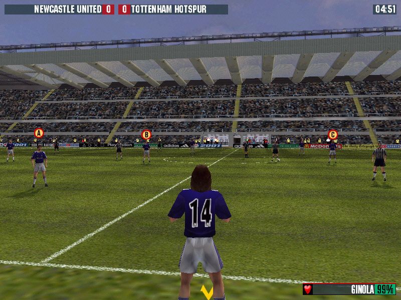 The F.A. Premier League Stars 2001 (Windows) screenshot: A throw in