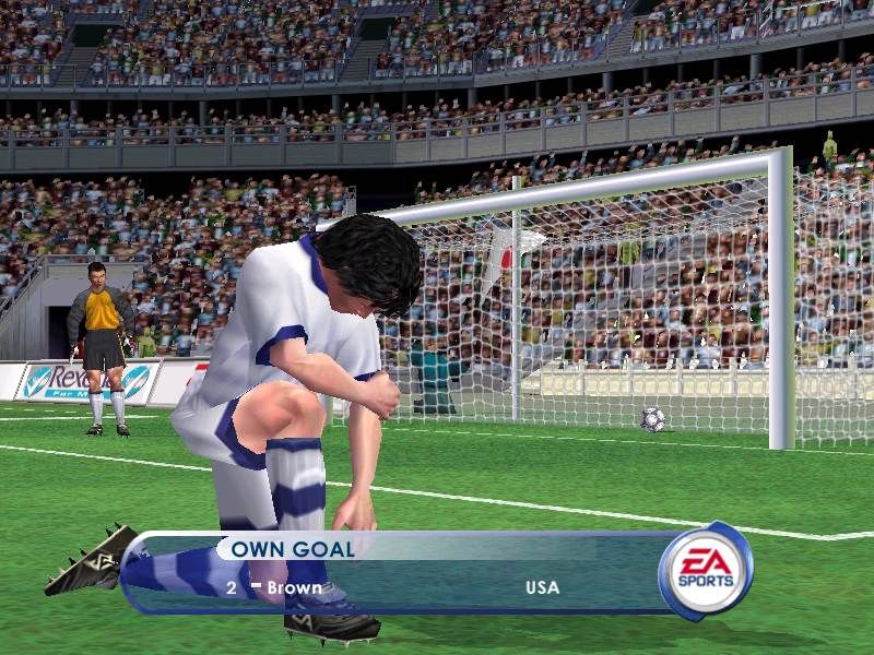FIFA 2001: Major League Soccer (Windows) screenshot: Loose balls by your goal can result in mistakes such as this.