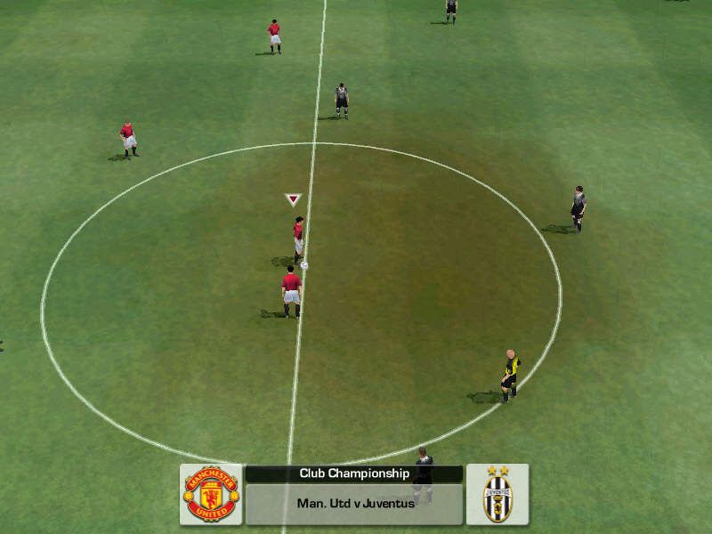 FIFA Soccer 2003 (Windows) screenshot: Man Utd kicking off against Juventus.