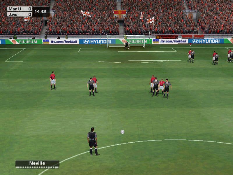 FIFA Soccer 2003 (Windows) screenshot: Juventus gets a free kick.