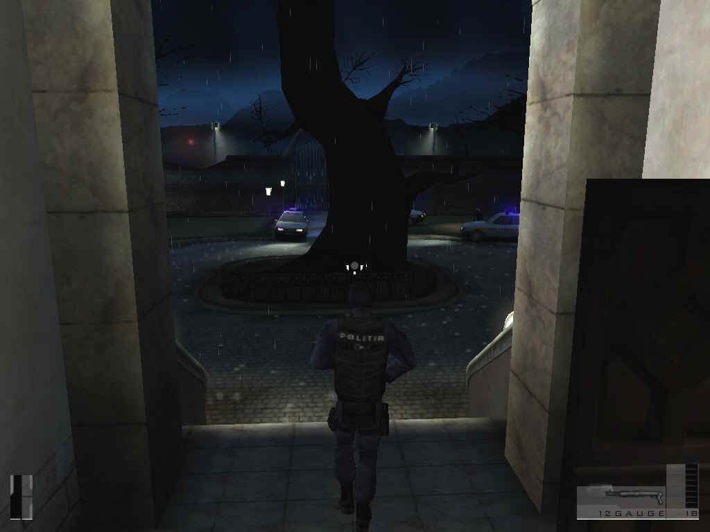 Hitman: Contracts (Windows) screenshot: ... and other cops won't shoot at me.