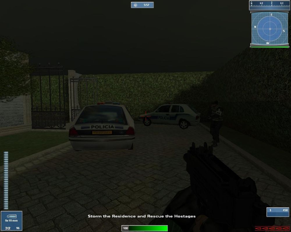 Global Operations (Windows) screenshot: The police are stationed outside the mansion, waiting for us.
