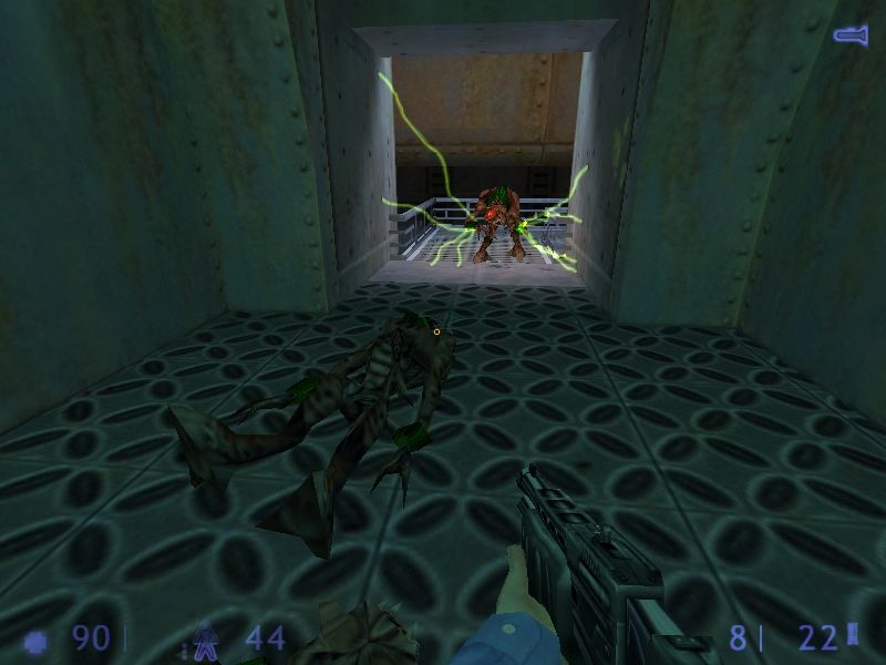 Half-Life: Blue Shift (Windows) screenshot: Hey, where are all those monsters coming from? Portal here, portal there...