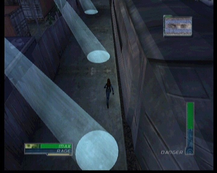 James Cameron's Dark Angel (Xbox) screenshot: Evading the reflectors, as some missions literally require stealth.