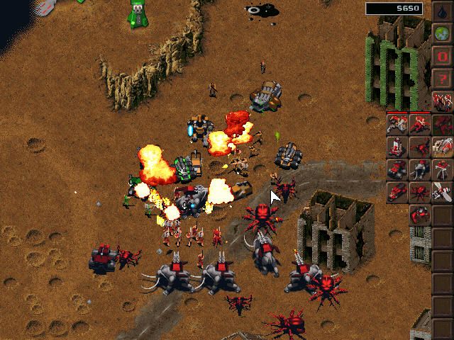 KKND: Krush Kill 'N Destroy Xtreme (Windows) screenshot: Trying to eliminate defenders of the enemy base.