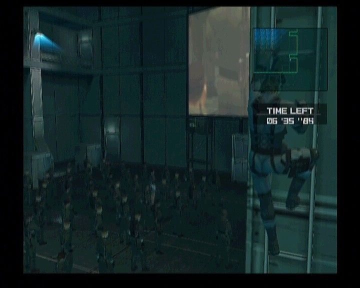 Metal Gear Solid 2: Substance (Xbox) screenshot: Sneaking pass the marines.