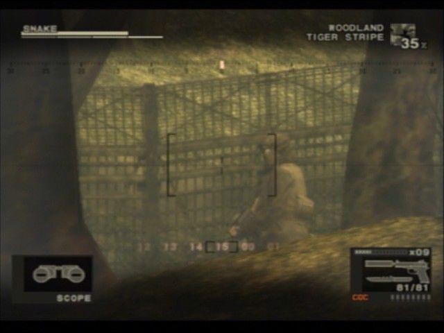 Metal Gear Solid 3: Snake Eater (PlayStation 2) screenshot: Binoculars may come in handy 'cos everything is sort of camouflaged