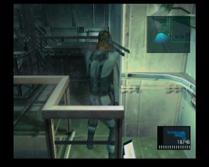 Metal Gear Solid 2: Substance (Xbox) screenshot: Snake jumping around the corner and using radar to avoid the guard.