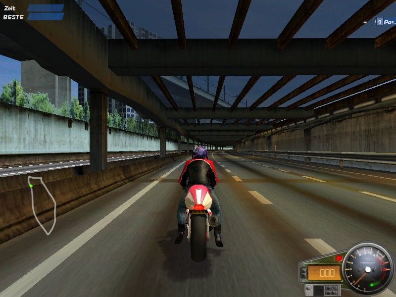 Moto Racer 3 (Windows) screenshot: City start