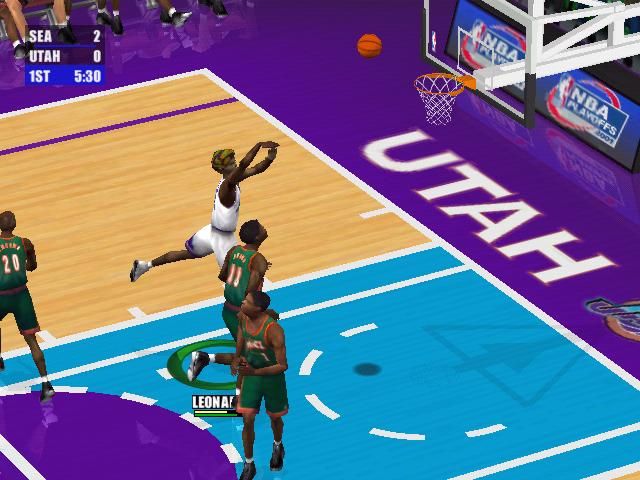 NBA Live 2001 (Windows) screenshot: Oh, what a shot...
