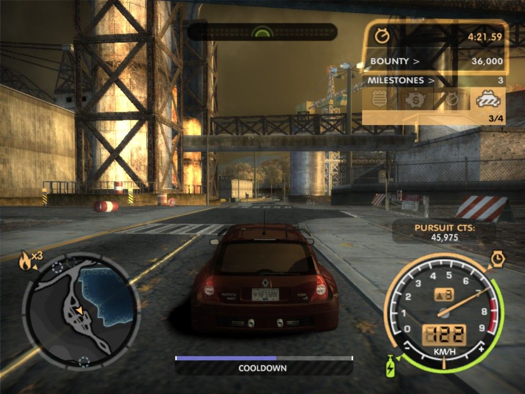 Need for Speed: Most Wanted (Black Edition) (Windows) screenshot: Looking for a hideout in order to wait for the cool down.