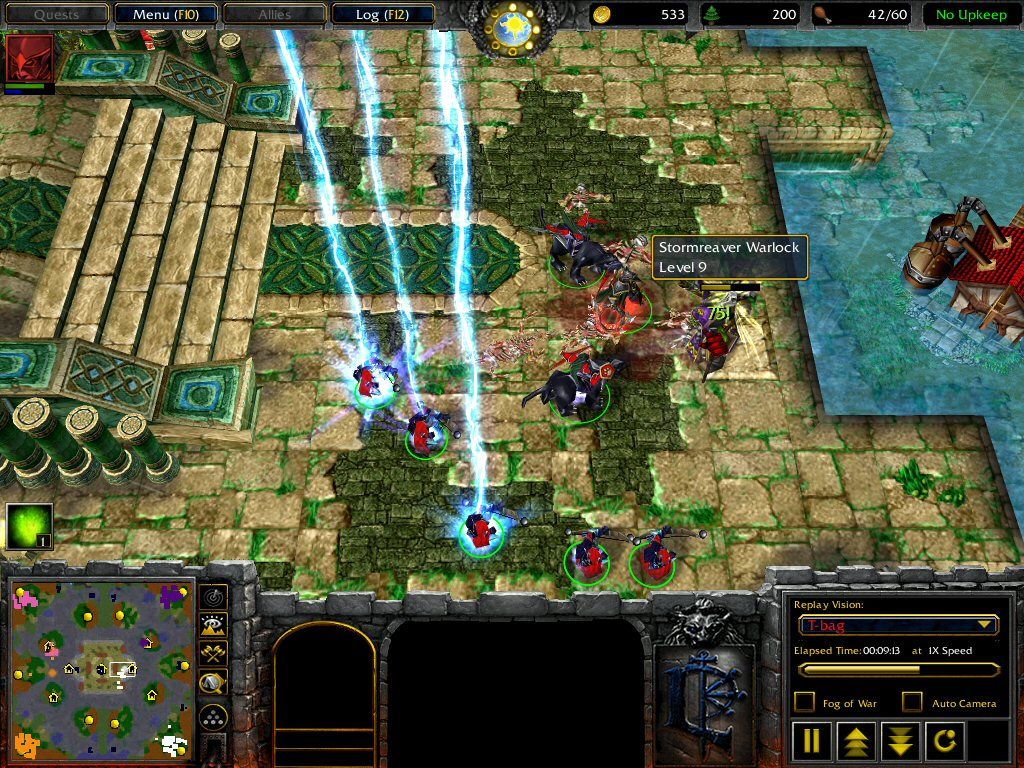 WarCraft III: The Frozen Throne (Windows) screenshot: Powerful warlock gives some curry.