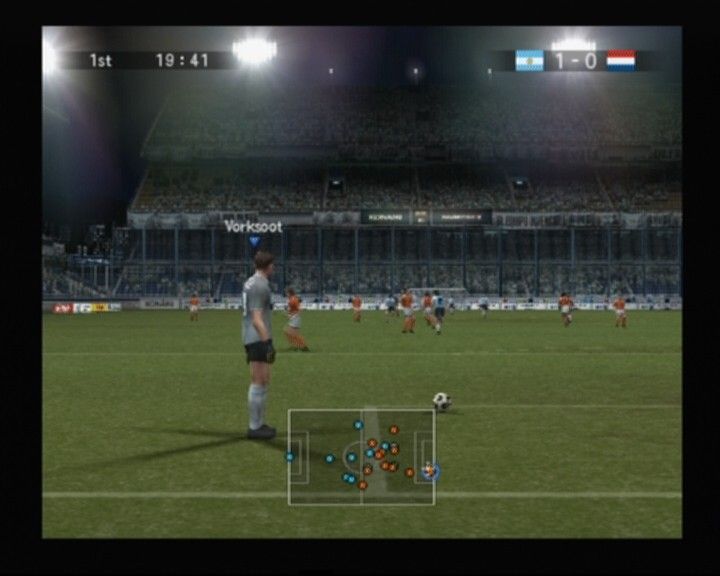 World Soccer: Winning Eleven 9 (PlayStation 2) screenshot: Goal kick for the goal keeper