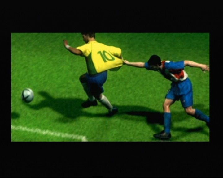 World Soccer: Winning Eleven 8 International (PlayStation 2) screenshot: Uh, that's some serious pulling