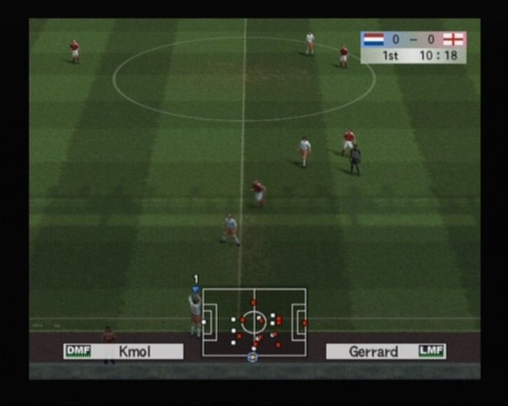 World Soccer: Winning Eleven 8 International (PlayStation 2) screenshot: Passing the ball from the out