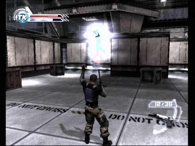 Psi-Ops: The Mindgate Conspiracy (Xbox) screenshot: Making an enemy hover using telekinesis.