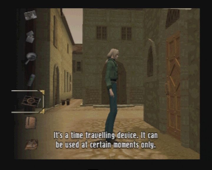 Shadow of Destiny (PlayStation 2) screenshot: Browsing through your inventory.