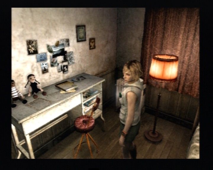 Silent Hill 3 (PlayStation 2) screenshot: Heather, in her room.