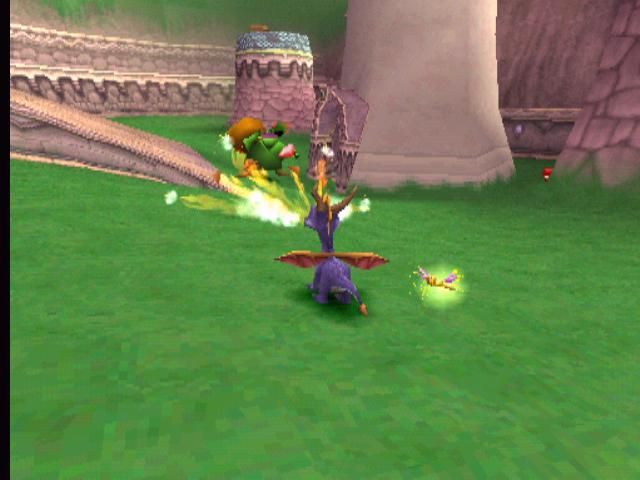 Spyro the Dragon (PlayStation) screenshot: Spyro casts a flame on an enemy - a usual type of attack