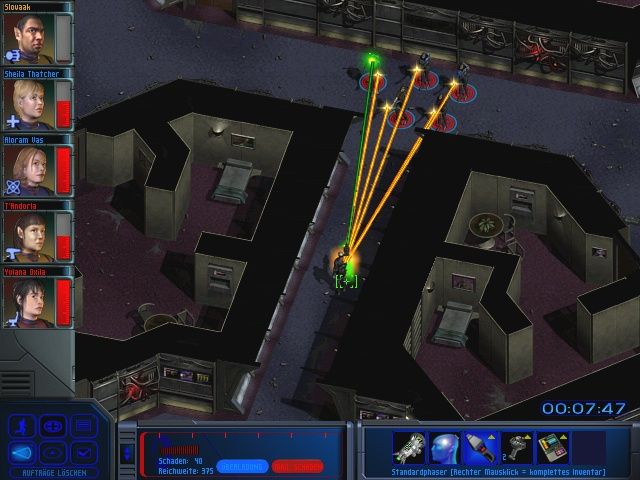 Star Trek: Away Team (Windows) screenshot: Borg! As in the TV series, the Borg can adjust to our team's guns. No need to worry though: you can overload phasers to use them as deadly grenades. (German Version)