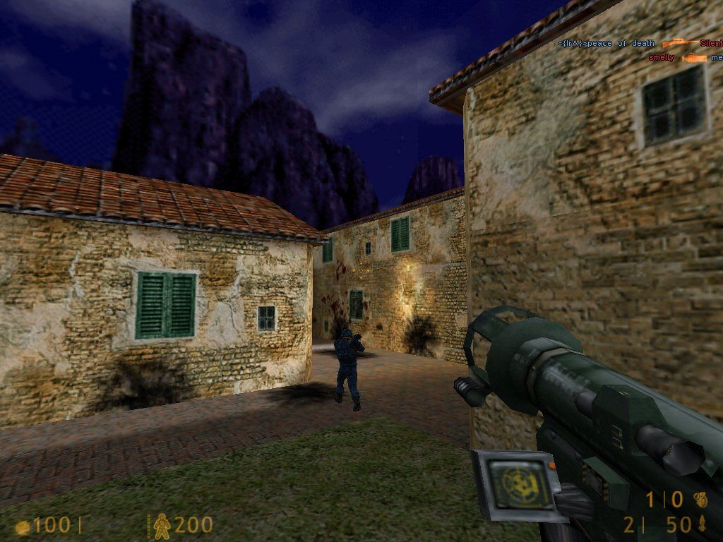 Team Fortress Classic (Windows) screenshot: Time to kill whatever's behind that corner.