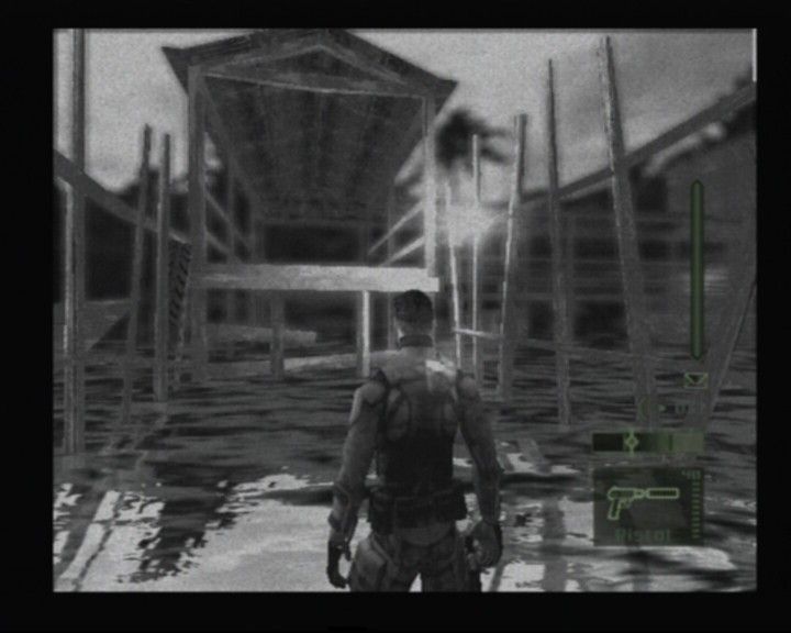 Tom Clancy's Splinter Cell: Pandora Tomorrow (PlayStation 2) screenshot: Switching to night vision eliminates any sight problems during nighttime
