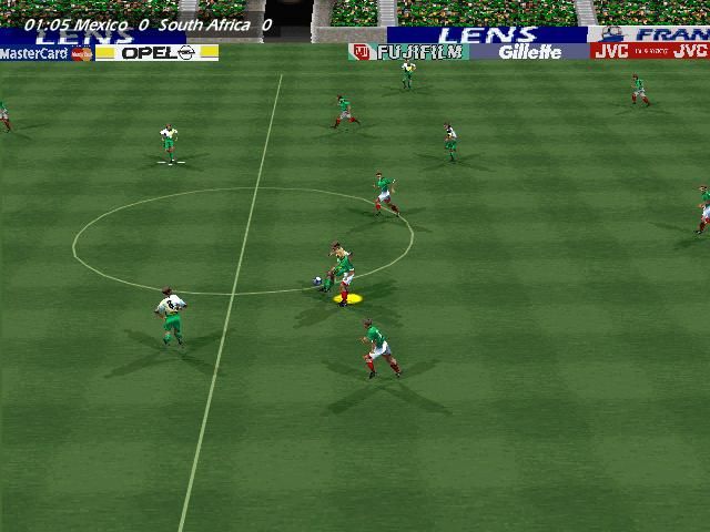 World Cup 98 (Windows) screenshot: Battle for the ball