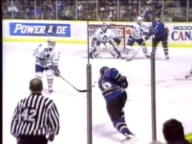 NHL Championship 2000 (Windows) screenshot: As expected, the intro features real NHL footage
