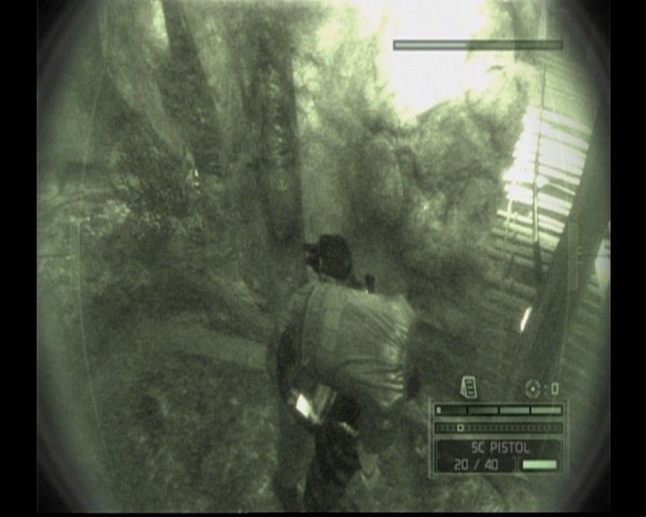 Tom Clancy's Splinter Cell: Chaos Theory (Xbox) screenshot: Dragging bodies to shadowy areas will keep alarms at bay and you'll breathe easier.