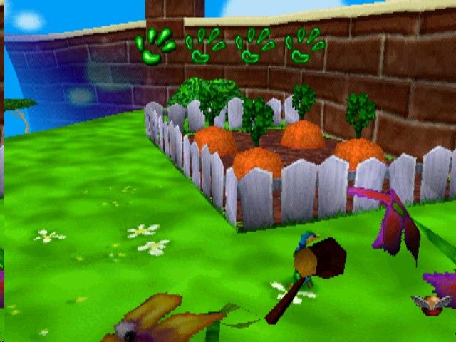 Gex: Enter the Gecko (PlayStation) screenshot: Yes, that is a flower attacking Gex with a hammer.