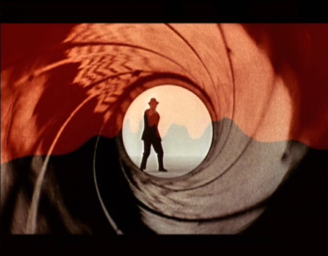 007: From Russia with Love (Xbox) screenshot: The "Bloody Camera" from the actual film is in this game!