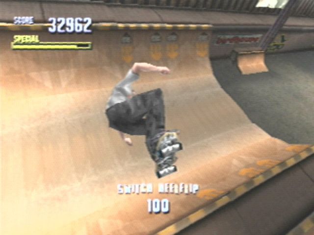 Tony Hawk's Pro Skater (PlayStation) screenshot: Halfpipes help get extra airtime