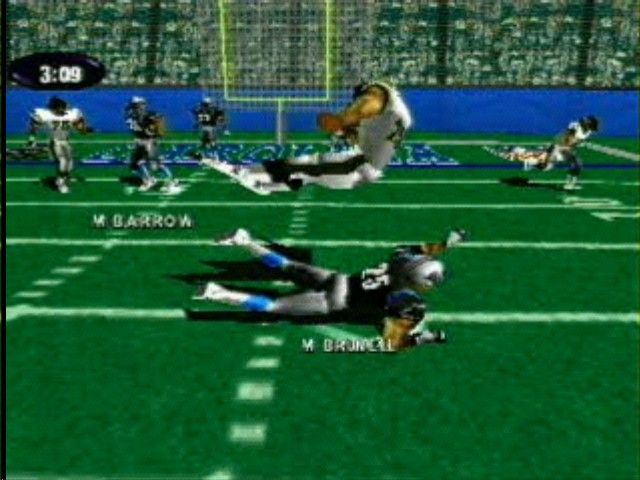 NFL Xtreme (PlayStation) screenshot: Drilled by the defender.
