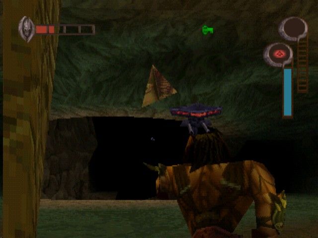 Small Soldiers (PlayStation) screenshot: Shooting down a flying robot in aim mode.